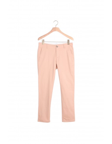 Pantalon chino en coton stretch s'inspire de l'anatomie humaine